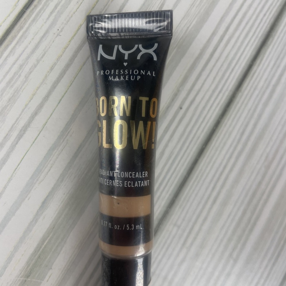 NYX PROFESSIONAL MAKEUP Born To Glow Radiant Concealer- SOFT BEIGE‎ BTGC7.5